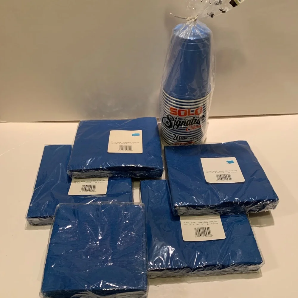 NWT LOT OF BLUE PARTY NAPKINS & PLASTIC SOLO CUPS.